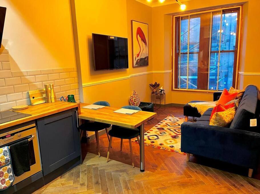 Stunning 1 Bed In West End Appartement