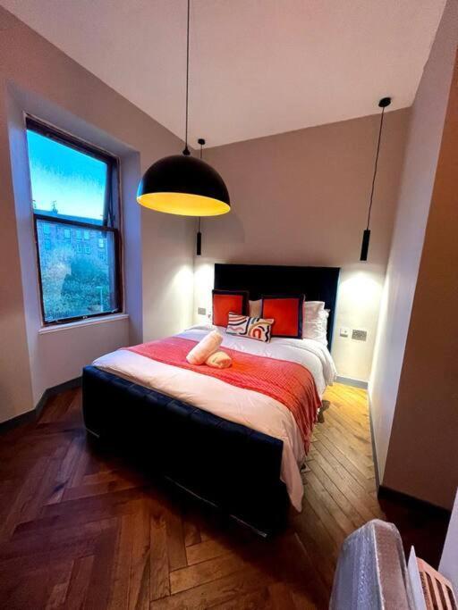 Stunning 1 Bed In West End Appartement *