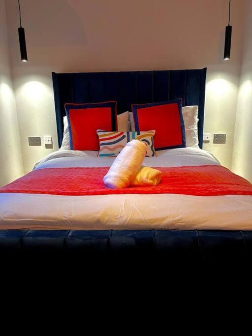 Stunning 1 Bed In West End Appartement *